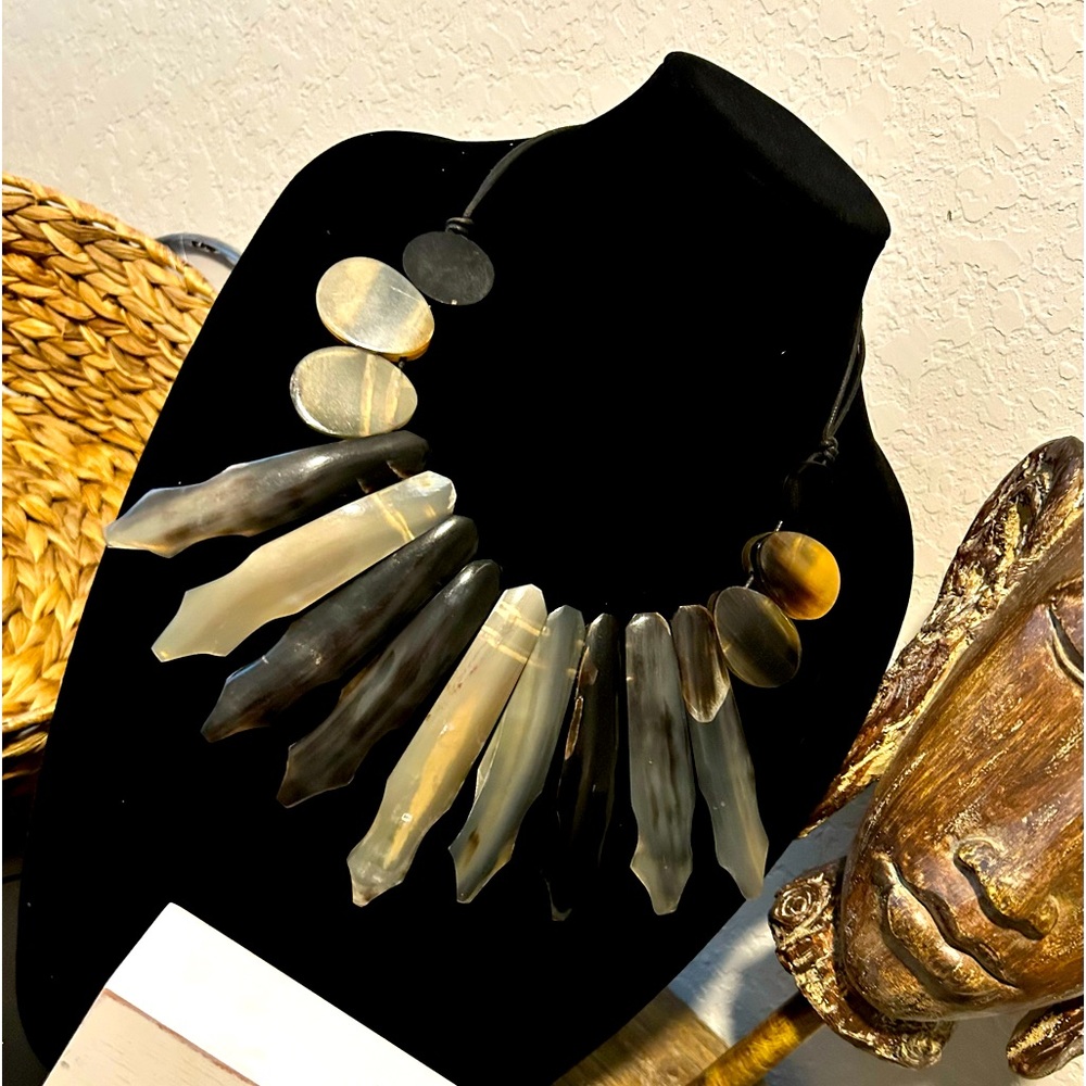 Simulated horn necklace
